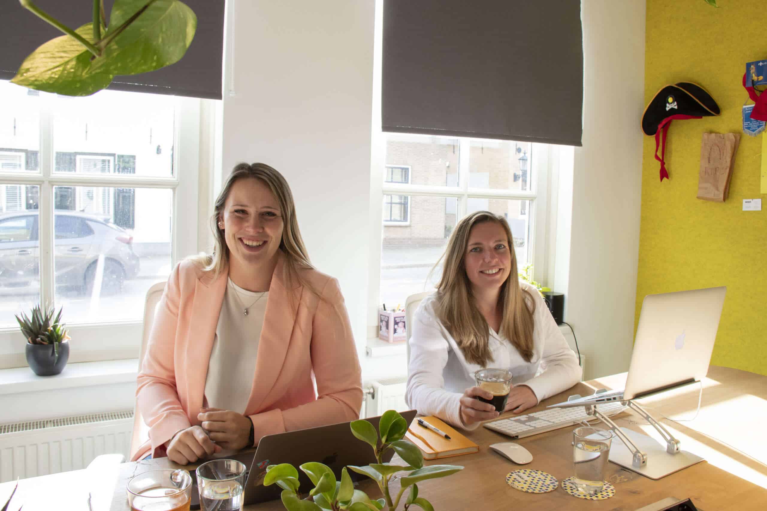 Sandra en Maureen heten je welkom bij Onest.