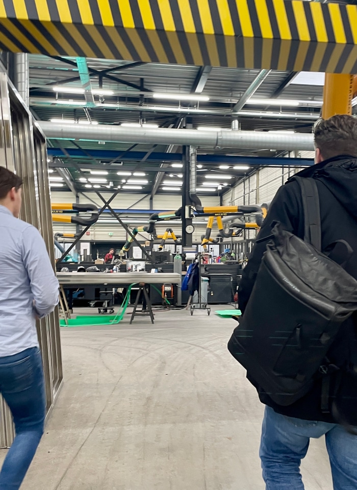 Marketing collega op bezoek bij klant Aldonk