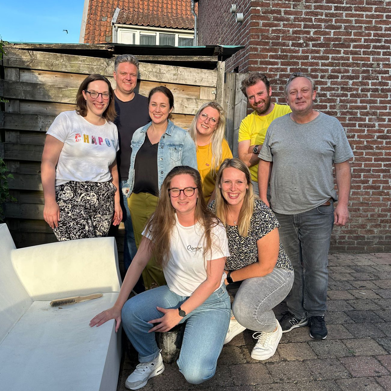 Het Onest team tijdens de BBQ in de kantoortuin in Mijnsheerenland.