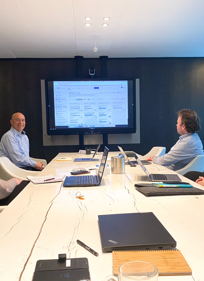 Meeting op het kantoor van Jan Snel.