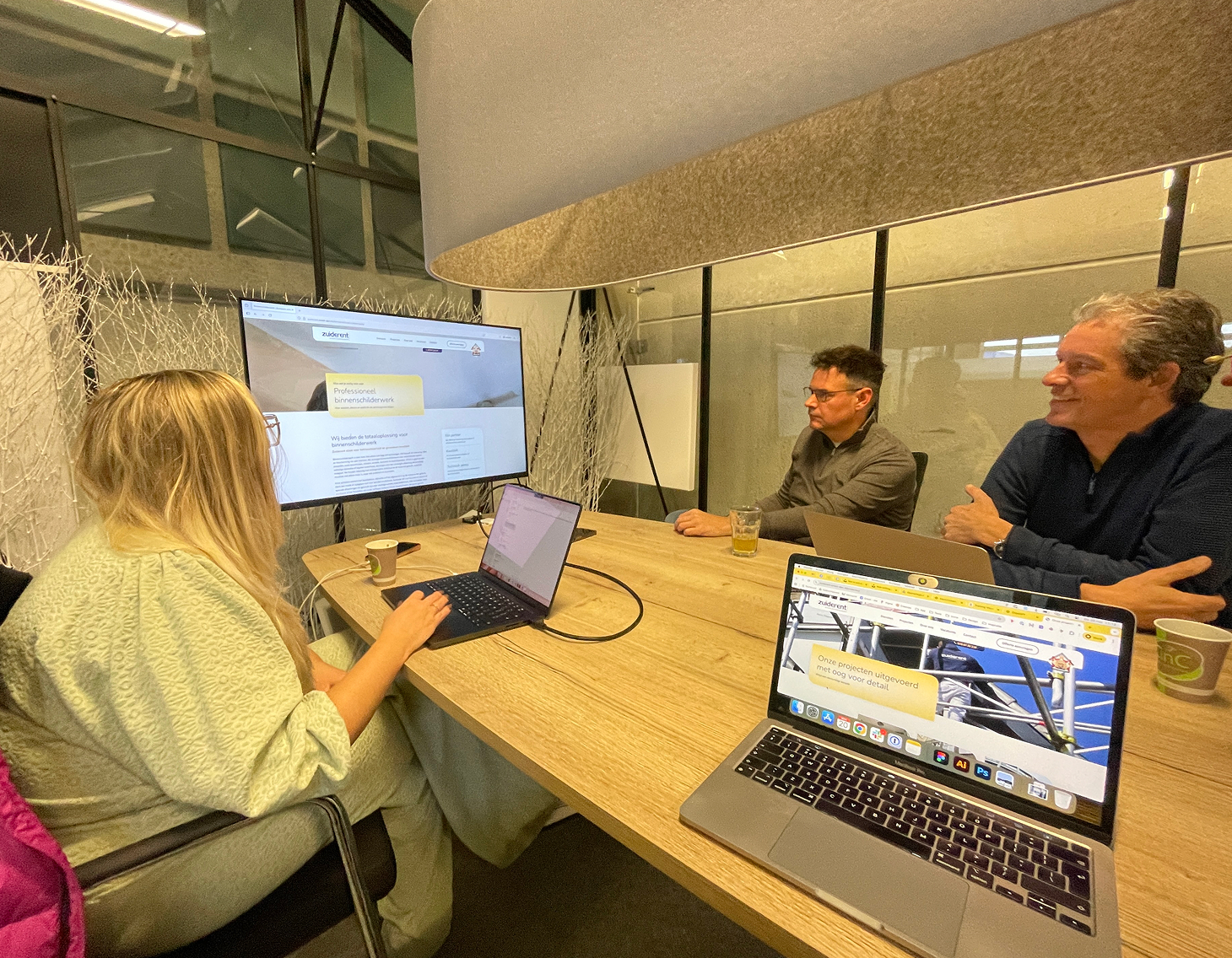 Presentatie van de nieuwe website op kantoor bij Zuiderent