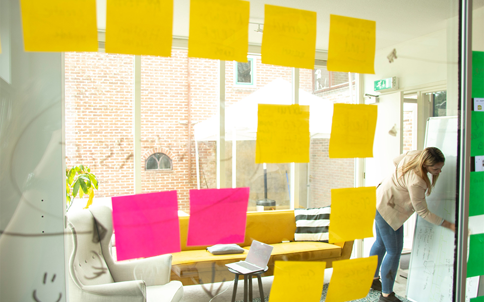 Product owner Sandra Buitendijk aan het werk